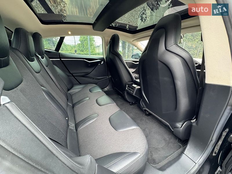 Лифтбек Tesla Model S 2015 в Стрые