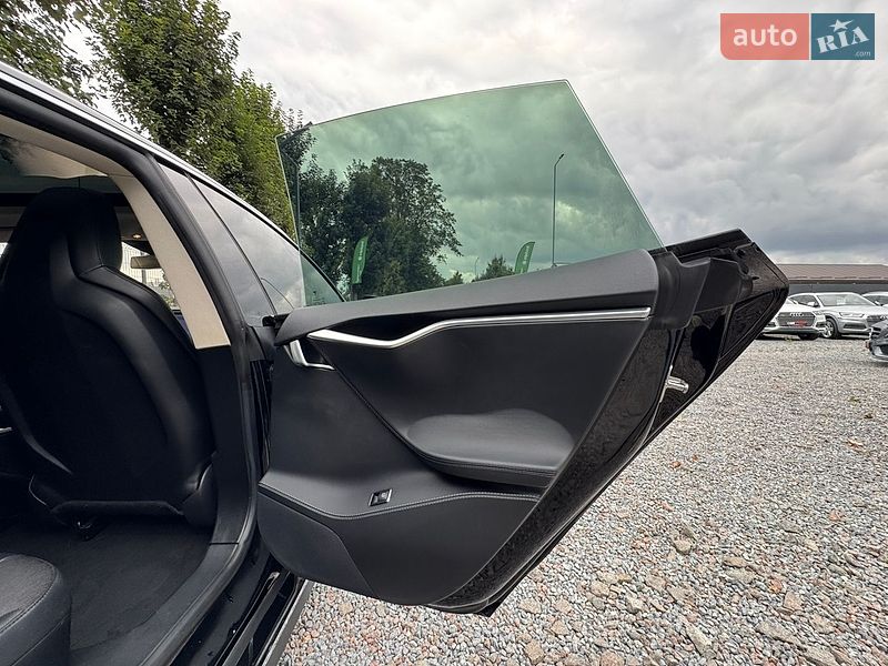 Лифтбек Tesla Model S 2015 в Стрые