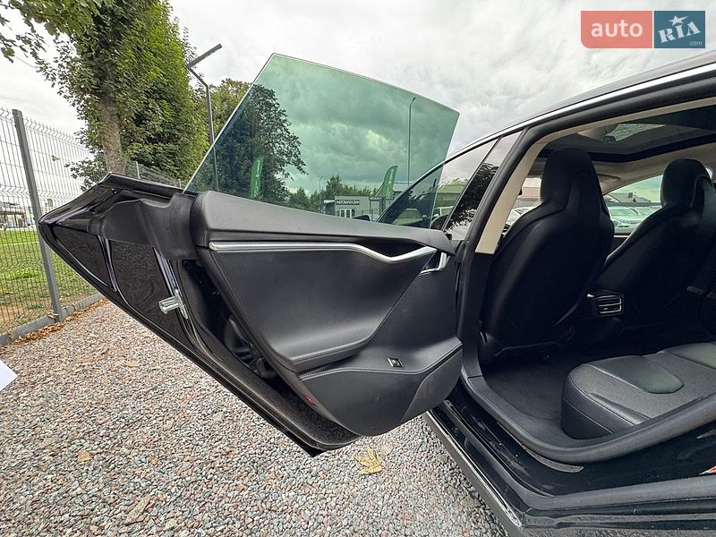 Лифтбек Tesla Model S 2015 в Стрые