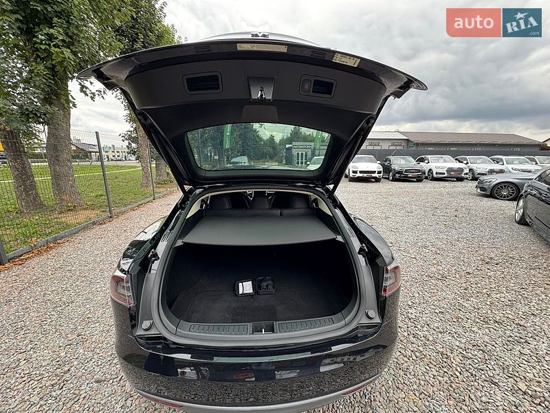 Лифтбек Tesla Model S 2015 в Стрые