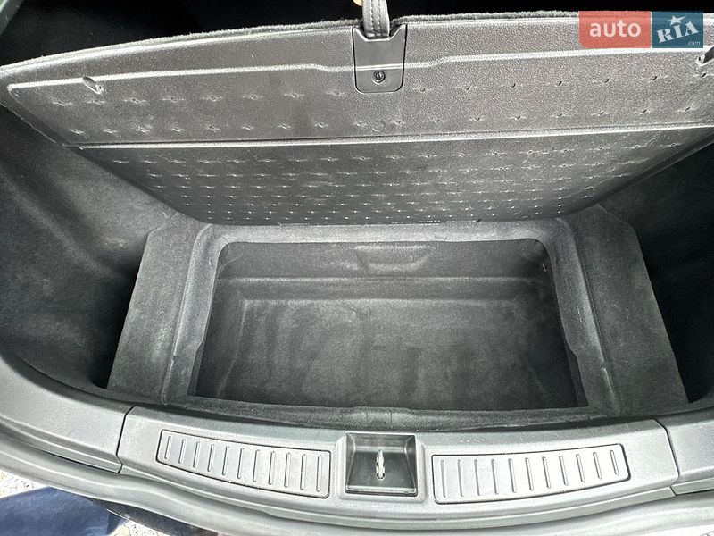 Лифтбек Tesla Model S 2015 в Стрые