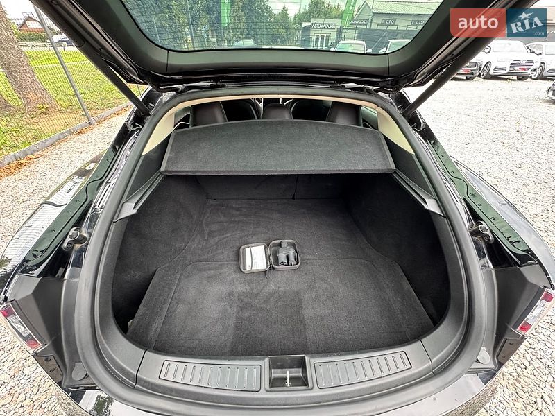 Лифтбек Tesla Model S 2015 в Стрые