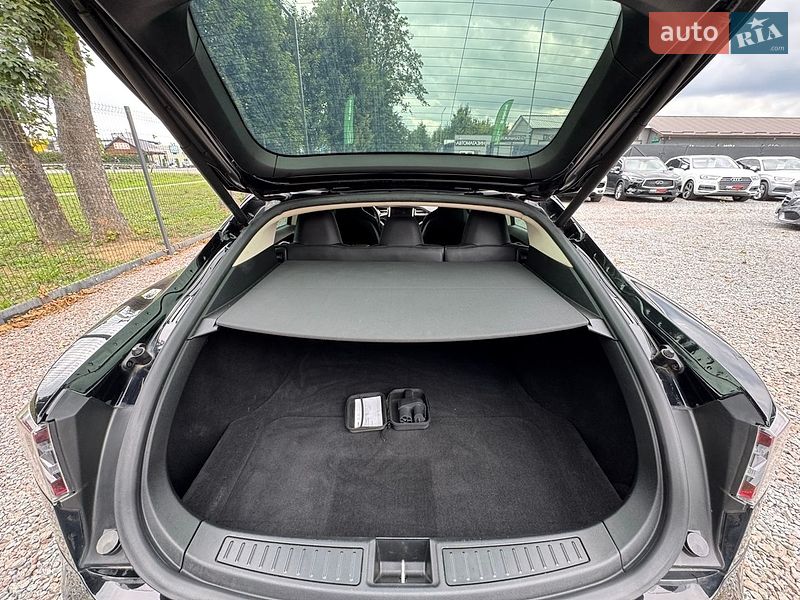 Лифтбек Tesla Model S 2015 в Стрые