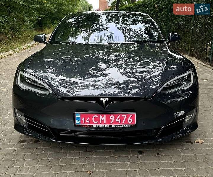 Лифтбек Tesla Model S 2019 в Львове