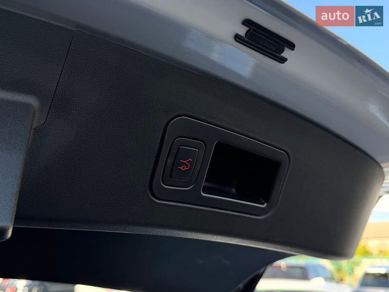 Ліфтбек Tesla Model S 2018 в Ужгороді фото 13 Ліфтбек Tesla Model S 2018 в Ужгороді
