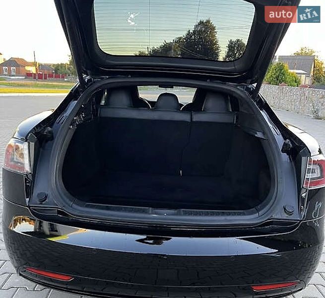 Ліфтбек Tesla Model S 2018 в Рівному