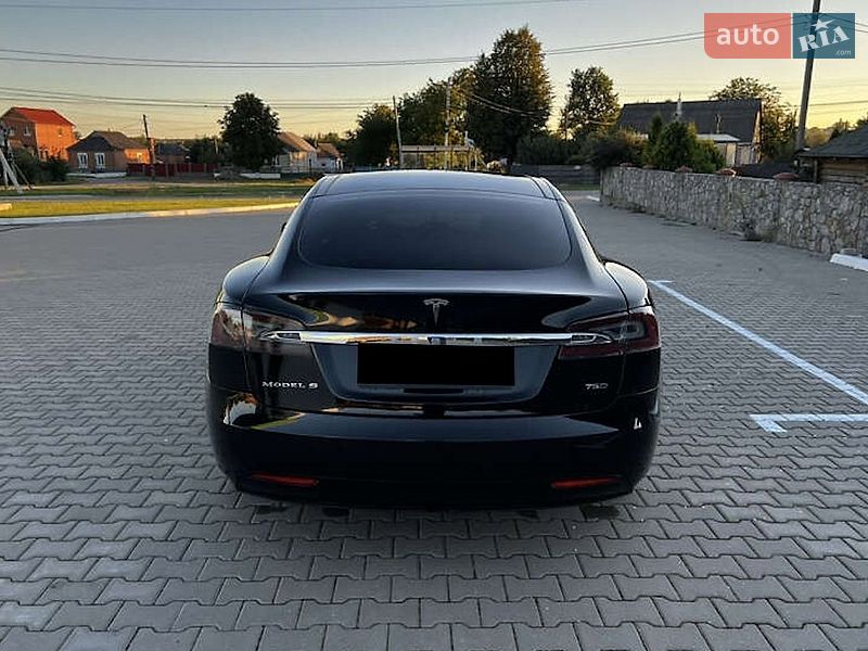 Ліфтбек Tesla Model S 2018 в Рівному