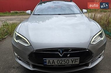 Ліфтбек Tesla Model S 2015 в Києві