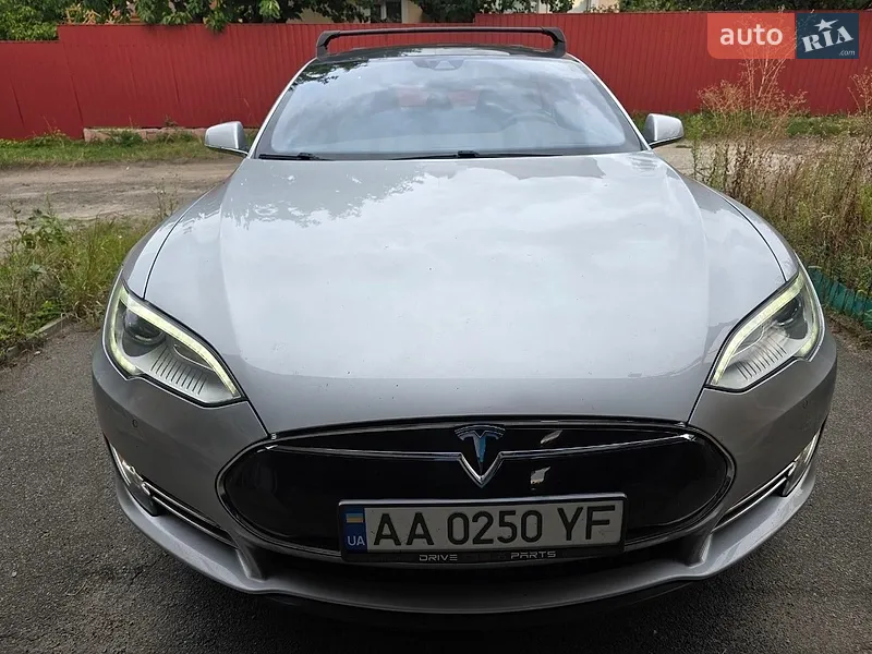 Tesla Model S 2015