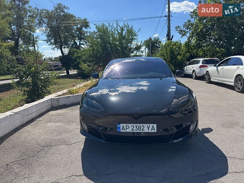 Лифтбек Tesla Model S 2018 в Запорожье