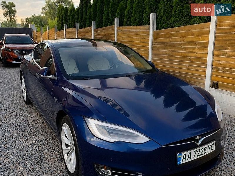 Tesla Model S 2018