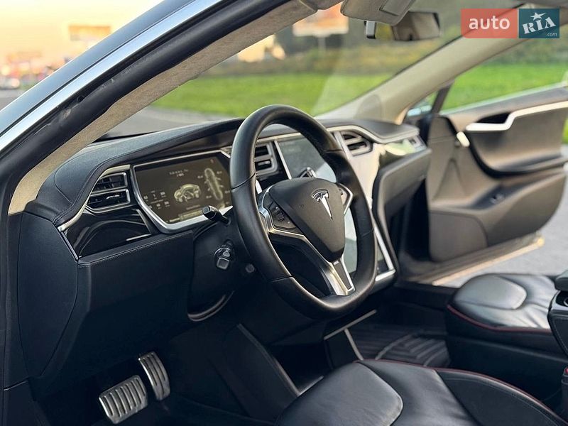 Лифтбек Tesla Model S 2014 в Львове