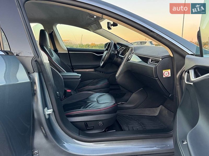 Лифтбек Tesla Model S 2014 в Львове