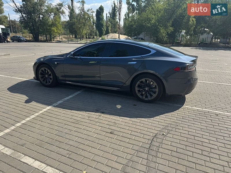 Ліфтбек Tesla Model S 2020 в Дніпрі