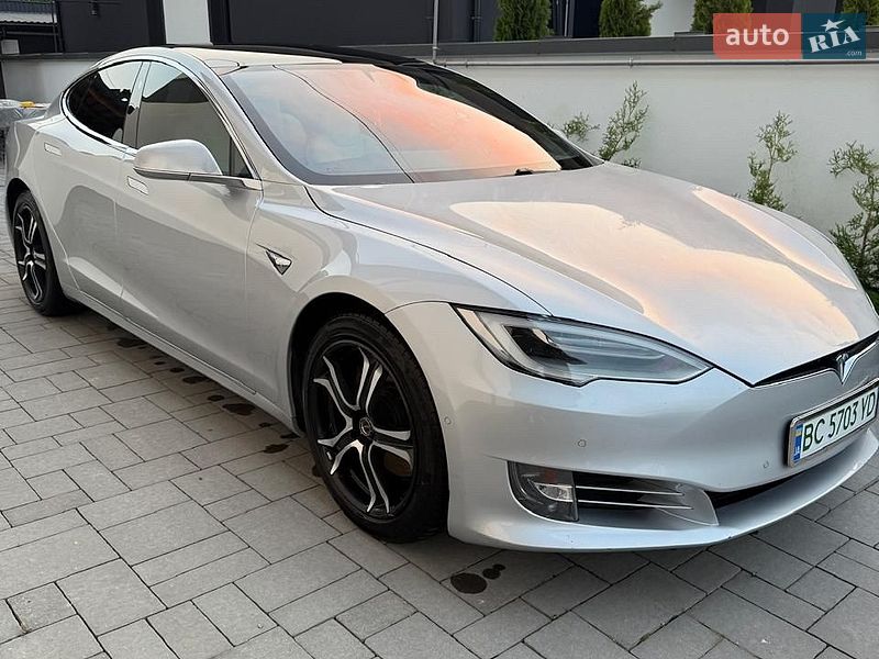 Tesla Model S 2017