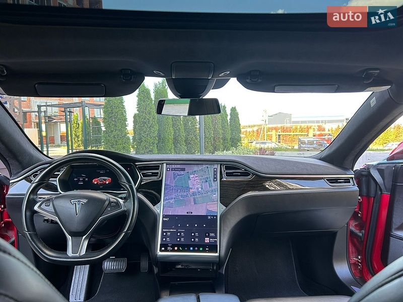 Ліфтбек Tesla Model S 2016 в Городку