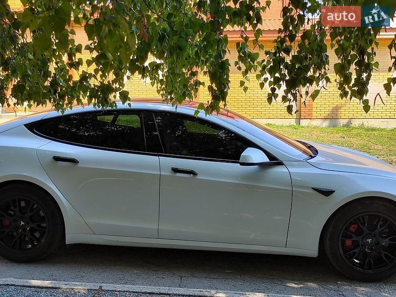 Лифтбек Tesla Model S 2022 в Днепре