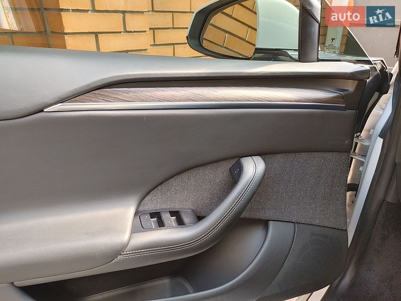 Лифтбек Tesla Model S 2022 в Днепре