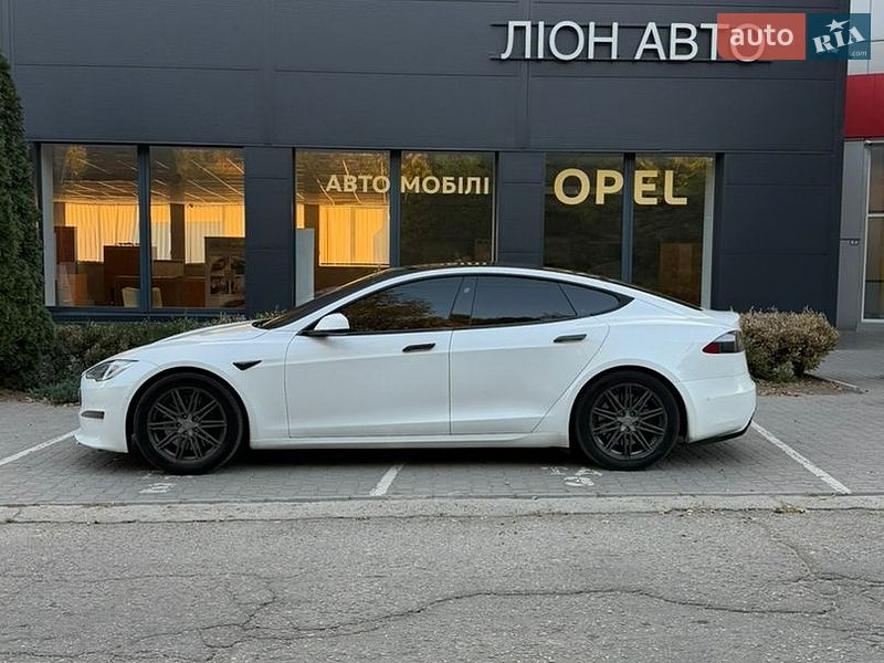 Ліфтбек Tesla Model S 2021 в Дніпрі фото 28 Ліфтбек Tesla Model S 2021 в Дніпрі