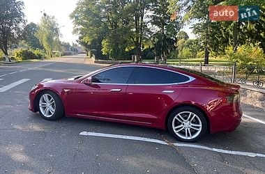 Лифтбек Tesla Model S 2016 в Радомышле