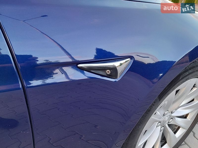 Лифтбек Tesla Model S 2016 в Виннице