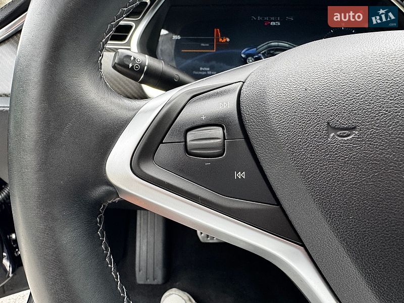 Лифтбек Tesla Model S 2013 в Луцке