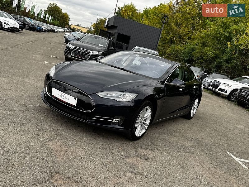 Лифтбек Tesla Model S 2013 в Луцке