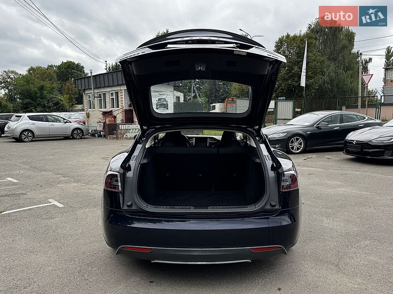 Лифтбек Tesla Model S 2013 в Луцке