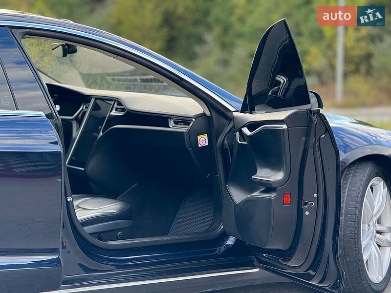Лифтбек Tesla Model S 2013 в Тернополе фото 31 Лифтбек Tesla Model S 2013 в Тернополе
