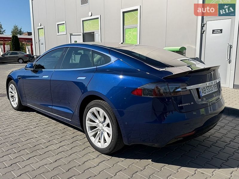 Лифтбек Tesla Model S 2018 в Виннице