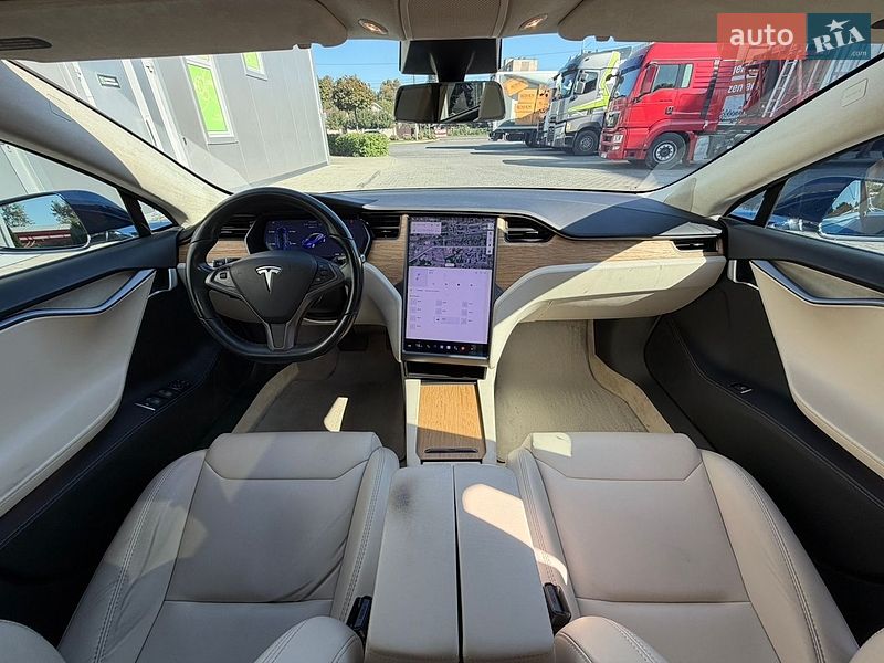 Лифтбек Tesla Model S 2018 в Виннице