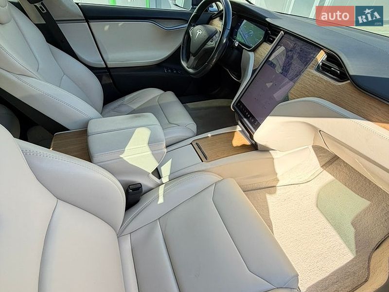 Лифтбек Tesla Model S 2018 в Виннице