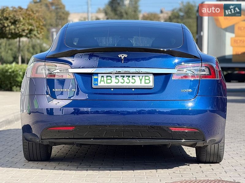 Лифтбек Tesla Model S 2018 в Виннице