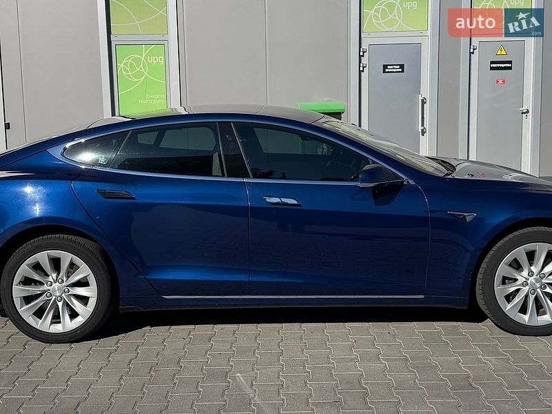 Лифтбек Tesla Model S 2018 в Виннице