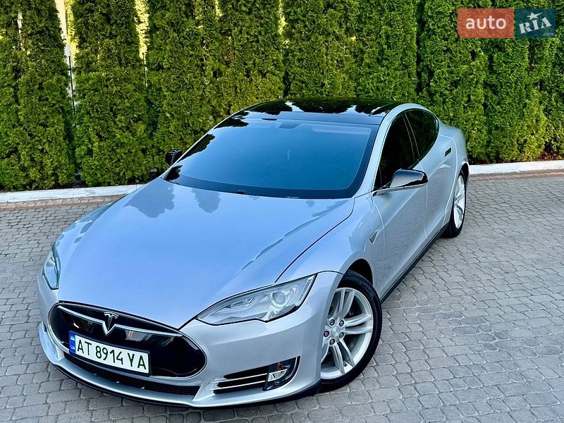 Лифтбек Tesla Model S 2013 в Трускавце