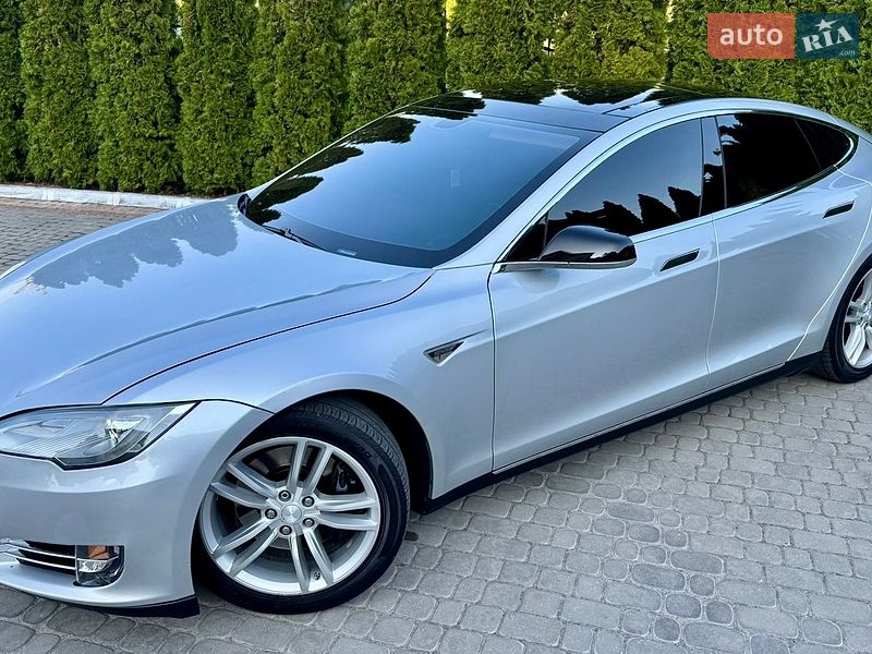 Лифтбек Tesla Model S 2013 в Трускавце