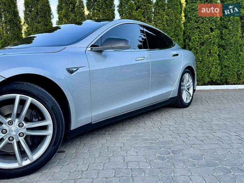 Лифтбек Tesla Model S 2013 в Трускавце