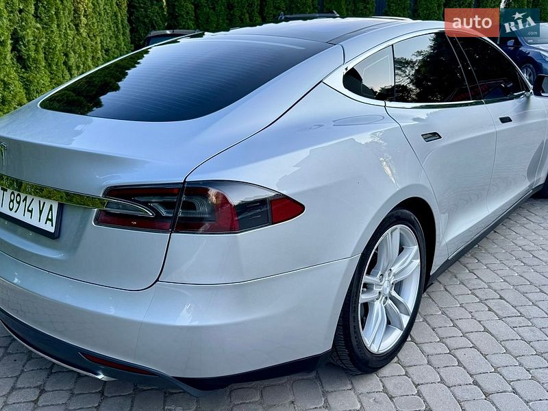 Лифтбек Tesla Model S 2013 в Трускавце