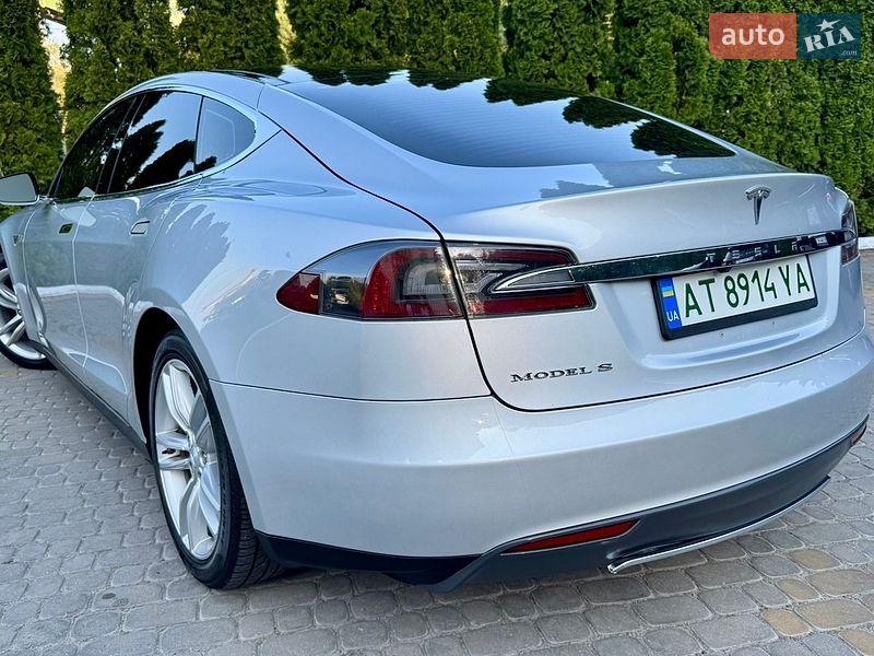 Лифтбек Tesla Model S 2013 в Трускавце