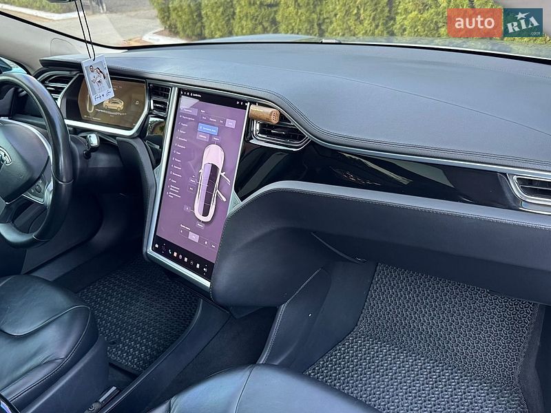 Лифтбек Tesla Model S 2013 в Трускавце