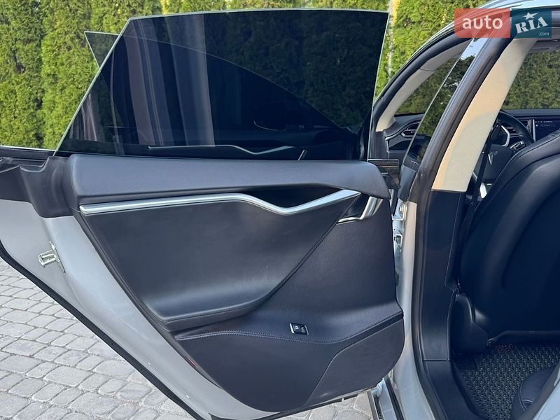 Лифтбек Tesla Model S 2013 в Трускавце