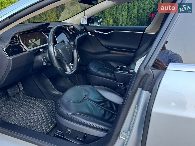 Лифтбек Tesla Model S 2013 в Трускавце