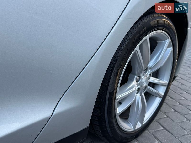 Лифтбек Tesla Model S 2013 в Трускавце