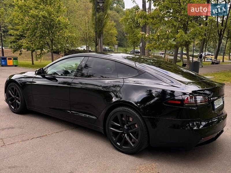 Лифтбек Tesla Model S 2022 в Киеве