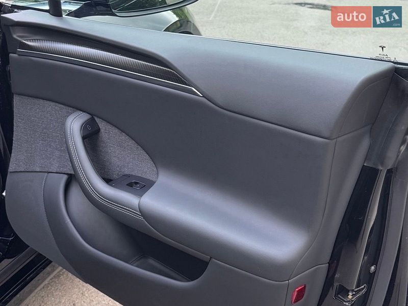 Лифтбек Tesla Model S 2022 в Киеве