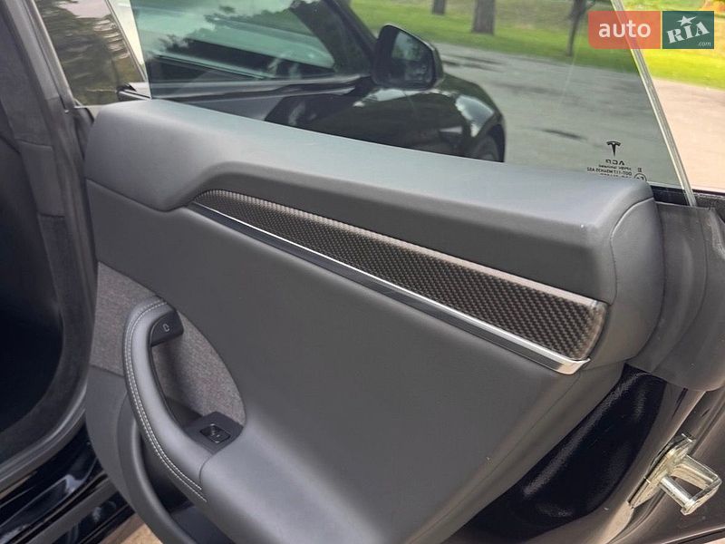 Лифтбек Tesla Model S 2022 в Киеве