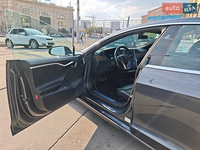 Лифтбек Tesla Model S 2018 в Харькове фото 19 Лифтбек Tesla Model S 2018 в Харькове