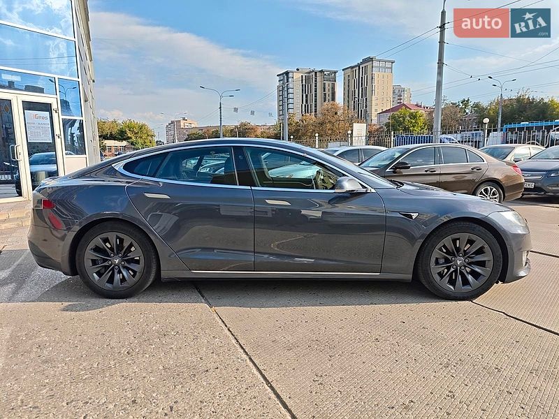 Лифтбек Tesla Model S 2018 в Харькове фото 12 Лифтбек Tesla Model S 2018 в Харькове