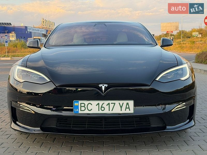 Ліфтбек Tesla Model S 2021 в Стрию