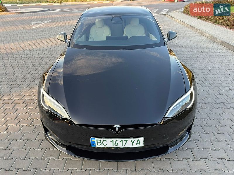 Ліфтбек Tesla Model S 2021 в Стрию